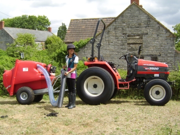 Effective paddock vacuum cleaning, poo picking a field